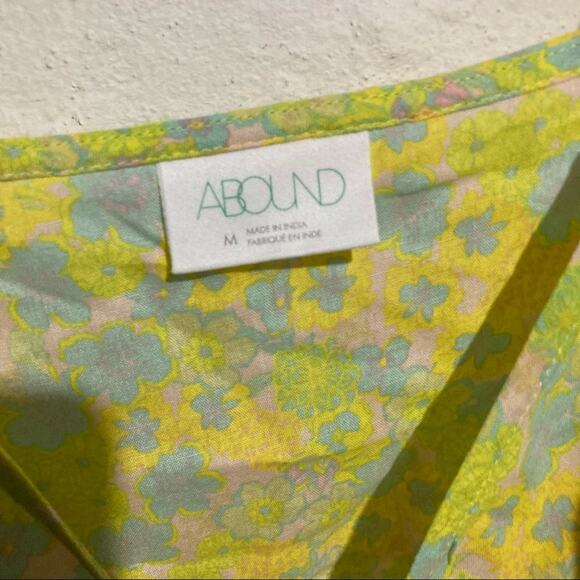 NWT Abound Runched Front Floral Camisole - Size M - Picture 4 of 6